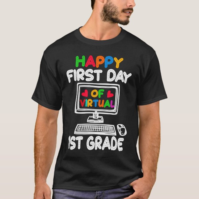 Happy First Day of Virtual 1st Grade Teacher Stude T Shirt (Framsida)