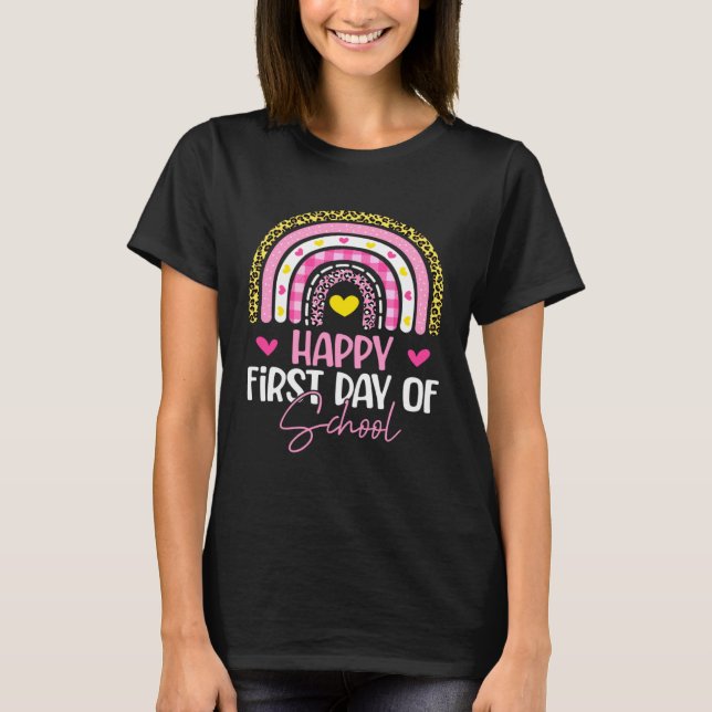 Happy First Day School Rainbow Welcome Back To Sch T Shirt (Framsida)