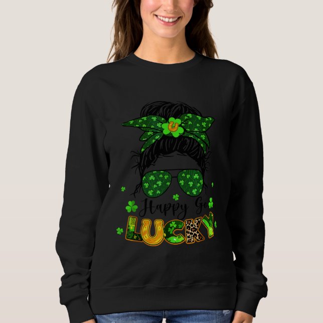Happy Go Lucky Messy Bun Shamrock St Patrick s Day T Shirt (Framsida)