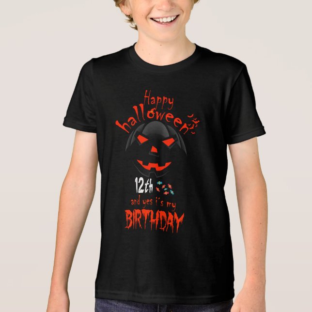 Happy halloween och ja, det är min födelsedag i 12 t shirt (Framsida)