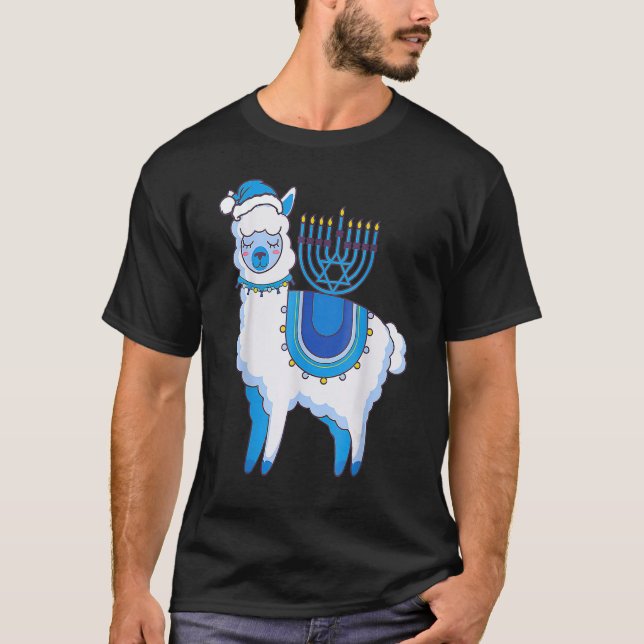 Happy Hanukkah Llamakkah Llama Menorah Alpaca Jewi T Shirt (Framsida)