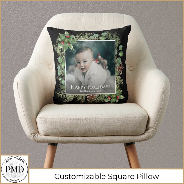 Happy Holidays Photo Wreath Greenery  Kudde (Happy Holidays Photo Wreath Greenery Botanical Christmas Throw Pillow with Name, Year, Photo.)