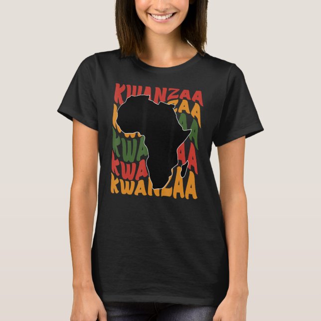 Happy Kwanzaa African Map Kinara Candles Celebrati T Shirt (Framsida)