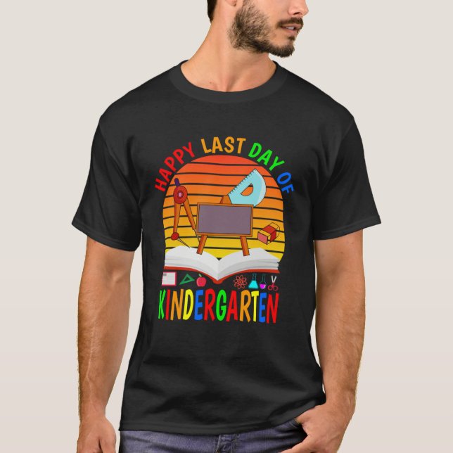 Happy Last Day Of Kindergarten 2023  Teachers Stud T Shirt (Framsida)