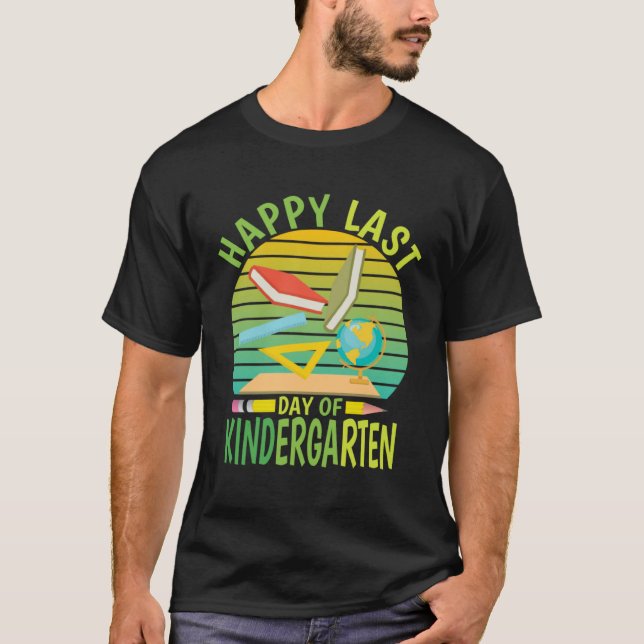 Happy Last Day Of Kindergarten 2023  Teachers Stud T Shirt (Framsida)