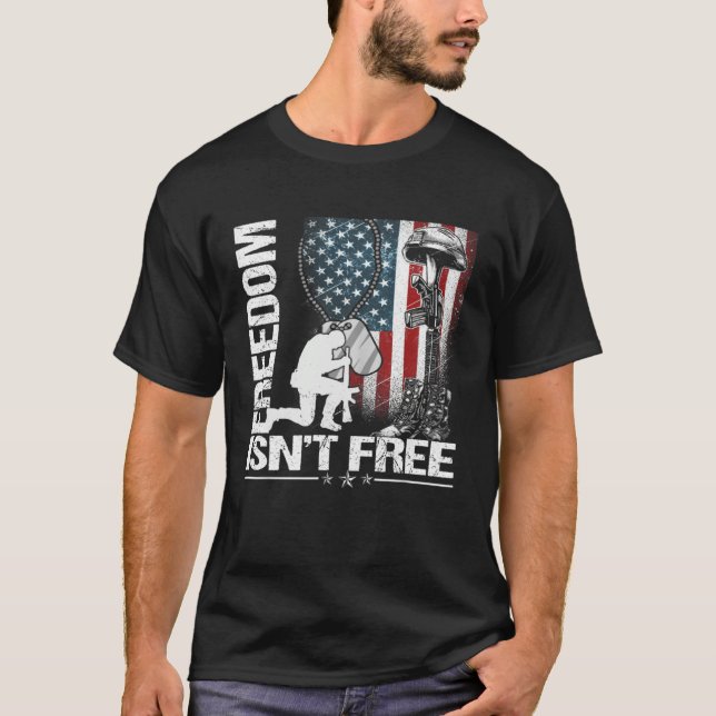 Happy Memorial Day Freedom Isn t Free  Fourth of J T Shirt (Framsida)