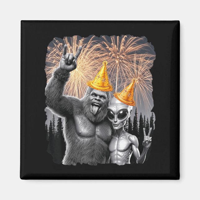 Happy New Year 2026 Bigfoot Alien Lovers New Years Magnet (Framsidan)
