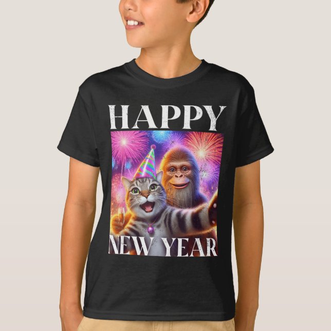 Happy New Year 2026 Funny Cat Bigfoot Party Art  T Shirt (Framsida)