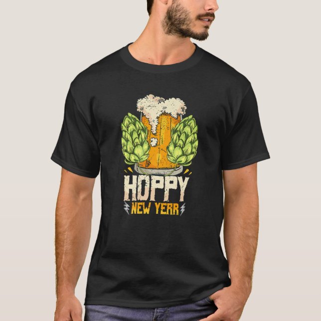 Happy New Year Hoppy Beer Funny Drinker Pun Humor T Shirt (Framsida)