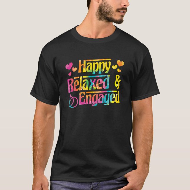 Happy Relaxed & Engaged Fiancée Fiance Couple Enga T Shirt (Framsida)