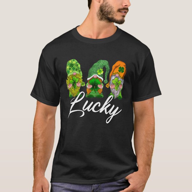 Happy St Patrick's Day Three Gnomes Lucky Green Sh T Shirt (Framsida)