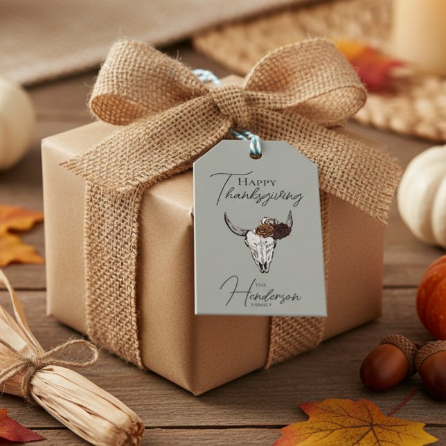 Happy thanksgiving Blommigt Cow Skull Fall Harvest Presentetikett (Rustic Happy Thanksgiving Gift Tags. Floral Cow Skull & Horns, Roses Illustration. Elegant Pattern)