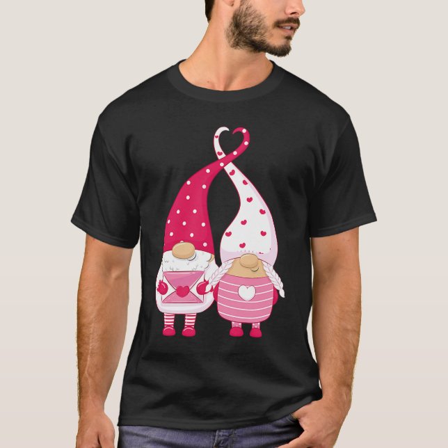 Happy Valentineu2019s Day Two Gnomes in Love T Shirt (Framsida)