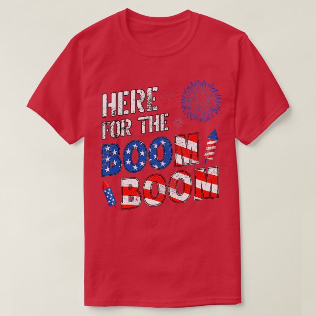 Här är Boom Boom American Flagga  T Shirt (Design framsida)