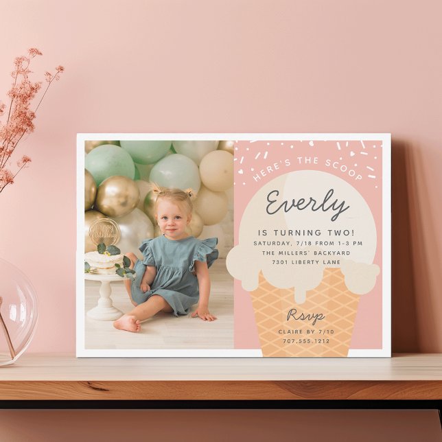 Här är Scoop Ice Cream Cone Kid Birthday Photo Inbjudningar (Skapare uppladdad)