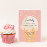 Här är Scoop Ice Cream Cone Kid-Födelsedagsfesten Inbjudningar<br><div class="desc">Meddela din lilla sommarfödelsedagskalender med dessa festliga glassinbjudningar i en mjuk pastel-palett i färg. Den moderna designen har en våffelkon med en skop av vaniljglass med "här är scoop" placerad ovanpå,  och ditt barns födelsedagsfest under på en mjuk persikobakgrund.</div>