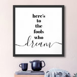 Här är till Skolor som Dream Typography White Blac Poster<br><div class="desc">"Här är till de idioter som drömmer." Var en av dem som alltid låter sin optimism styra sin vision och sina ambitioner. Denna skarpa, moderna, grafiska, minimalistiska poster kombinerar fet, sanserif-typografi med handskrivet kalligrafiskt skript, allt i svart och vitt. Underbart inspirerande citat och motivation att inspirera dig hela dagen. Underbar...</div>