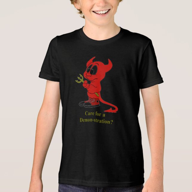 Har djävulen en DEMONstraton? T Shirt (Framsida)