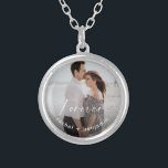 Har en anpassad Nice-ring-foto Silverpläterat Halsband<br><div class="desc">"Forever har en trevlig ring till det",  fotnotshalsband.</div>