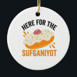 Här för sufganiyot Funny Jewish Hanukkah Gift Julgransprydnad Keramik<br><div class="desc">chanukah, menorah, hanukkah, dreidel, jewant, Chrismukah, helgdag, horah, christmas, sufganiyot</div>