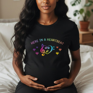 Här i en hjärtslag Rainbow Music Baby Shower T Shirt