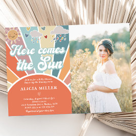 Här kommer babyduschen Sol, matad regnbåge Inbjudningar