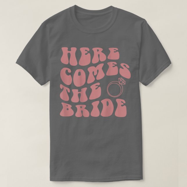 Här kommer Bride Ring Aesthetic Trend T Shirt (Design framsida)