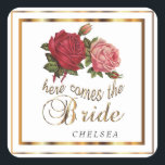 Här kommer Briden - 🌹 🌹 Vintage Ro Blommigt Fyrkantigt Klistermärke<br><div class="desc">Stickers. Här kommer redot Bride - Vintage Ro, så att du kan anpassningsbar med briderna namn. ⭐ Produkten är 100 % Anpassade. ****Klicka på ANPASSA YTTERLIGARE ELLER ANPASSAT OMRÅDE om du vill lägga till, ta bort, flytta, ändra storlek, ändra storlek, rotera osv..någon av bilderna och/eller texten. 99 procent av min...</div>