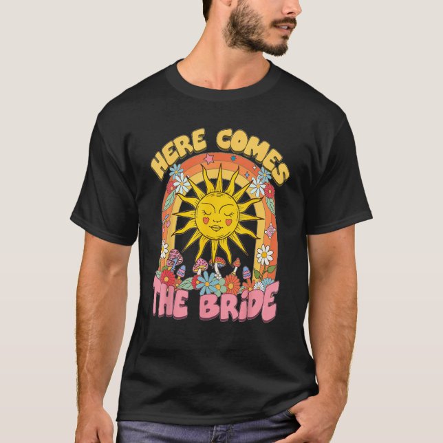 Här kommer bruden Groovy Retro 70-talets möhippa T Shirt (Framsida)