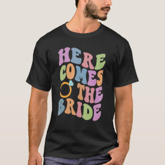 Här kommer bruden Speningsfest Modern bröllopstren T Shirt