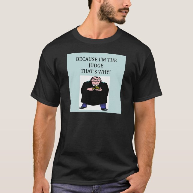 här kommer domaren t-shirt (Framsida)
