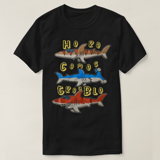 Här kommer felfri haj för pojkar t shirt (Design framsida)