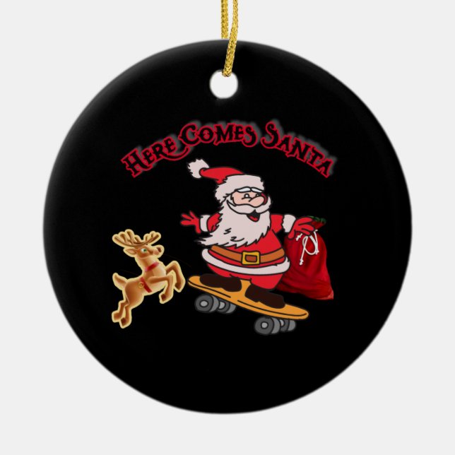 HÄR KOMMER SANTA PÅ SKATEBOARD CHRISTMAS JULGRANSPRYDNAD KERAMIK (Framsidan)