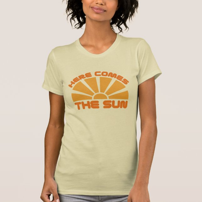 Här kommer Sol Tee Shirt (Framsida)