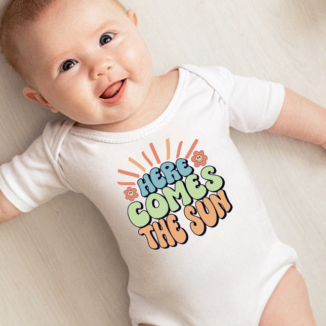 Här kommer solen Baby Shower  T Shirt (Skapare uppladdad)