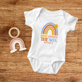 Här Kommer Sonen Regnbågs Pojken T Shirt