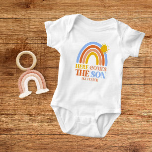 Här Kommer Sonen Regnbågs Pojken T Shirt