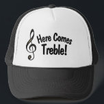 Här kommer Treble! Funny Hat för musiker Keps<br><div class="desc">Den här lustiga hatten har en g-clef,  som också kallas en treble clef med texten: här kommer Treble! Det är ett skämt som bara musiker förstår. Underbar gåva till musiker eller musik älskare i ditt liv!</div>