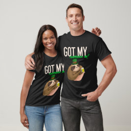 Har min Shamrock på! St. Patrick's Day Sloth Humor T Shirt