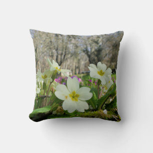 Harbinger från Vår Throw Cushion Kudde