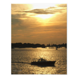 Harbor Boat Scene sent i kväll Sol bakom moln Fototryck