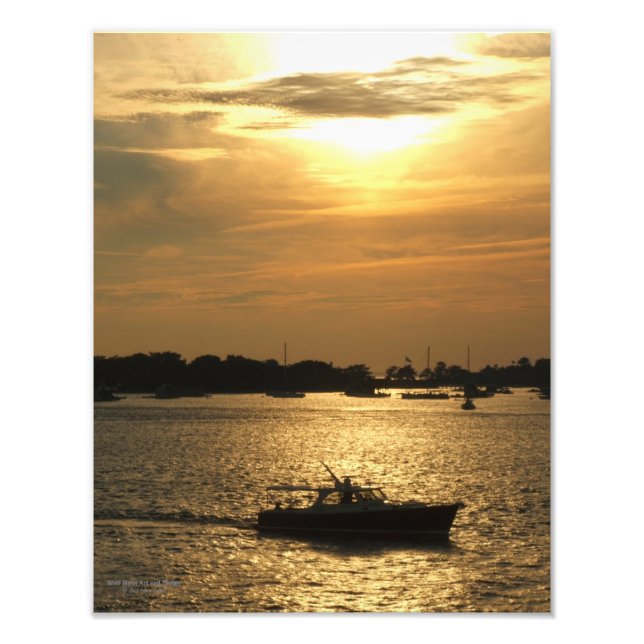 Harbor Boat Scene sent i kväll Sol bakom moln Fototryck (Framsidan)