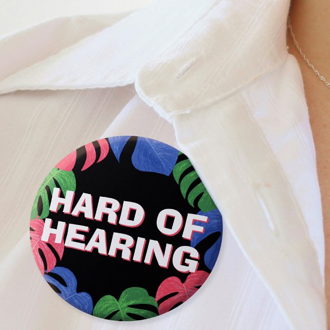Hårda hörandet av svart Rosa Blå tropiska Löv Knapp (Mockup of pin on women's blouse)