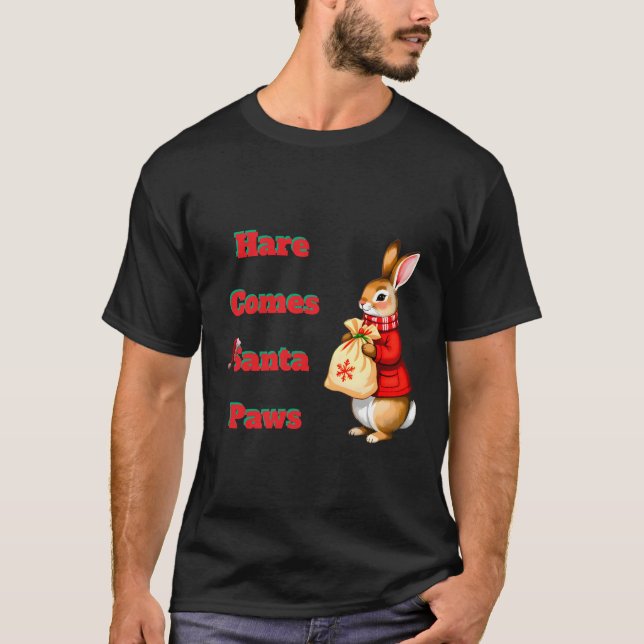 Hare Comes Santa Paws T-Shirt (Framsida)