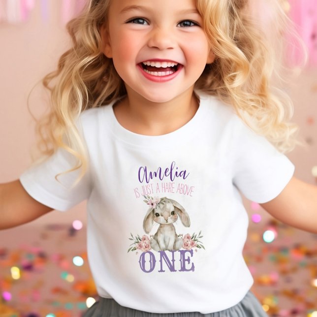 Hare över en första födelseresa t shirt (Happy toddler wearing first birthday shirt. ai generated model)