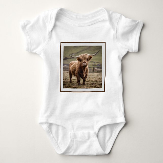 **"Hårig Majestät: Wooly Brown Highland Cow"** T Shirt (Framsida)