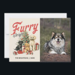 HÅRIG OCH BRIGHT CHRISTMAS HUND PET ANIMAL JULKORT<br><div class="desc">Våra hårig-inspirerade julkort har en vintage återförebild av tre söta hundar under Julgranar som gåva och presenter och det visuella citatet "HÅRIG AND BRIGHT" i vintagens teckensnitt. Lägg till din hund eller katt bild, eller till och med en familj porträtt med din vän eller hårig. Lägg till din personliga beröring...</div>