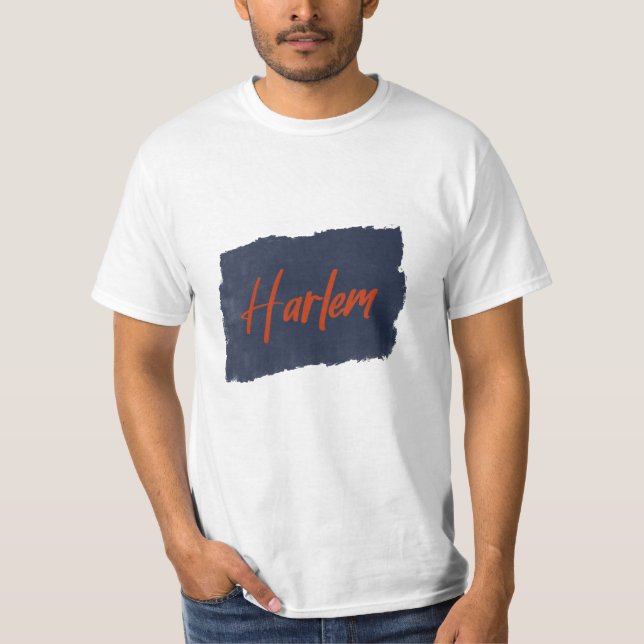 Harlem Handskriftlig Red Typography T-Shirt (Framsida)