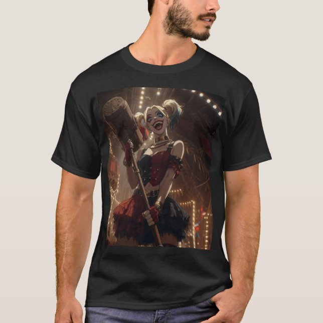 Harley Quinn – Queen of Chaos T Shirt (Framsida)