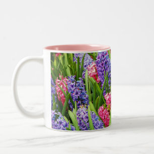 Härlig mugg för hyacintblommakaffe